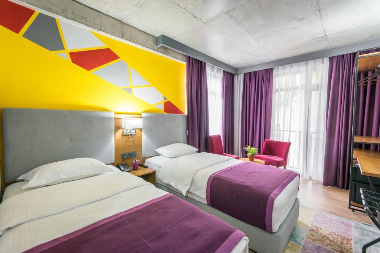 טביליסי Hotel Adora מראה חיצוני תמונה