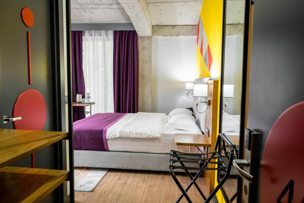 טביליסי Hotel Adora מראה חיצוני תמונה