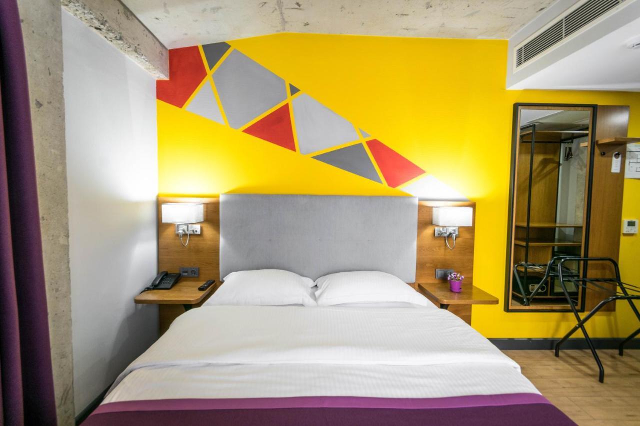 טביליסי Hotel Adora מראה חיצוני תמונה