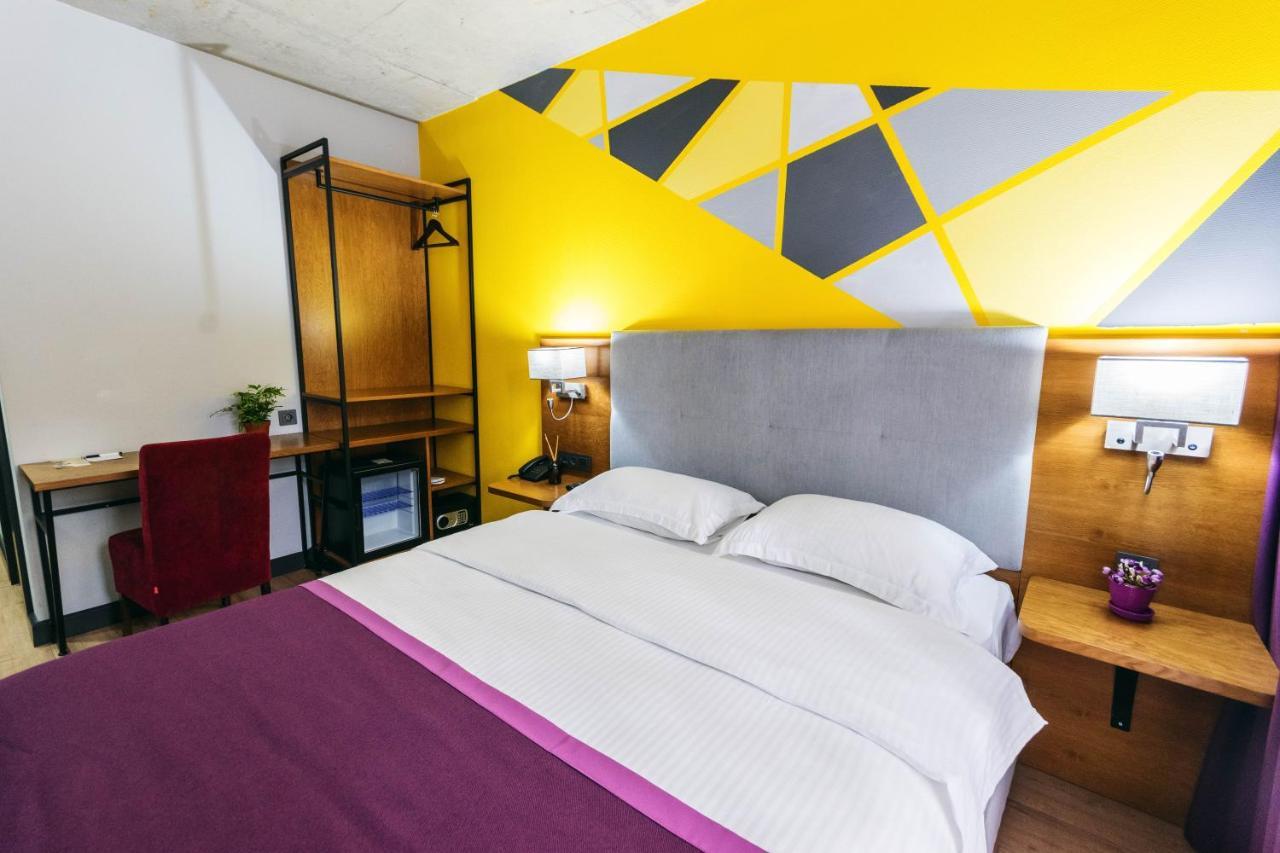 טביליסי Hotel Adora מראה חיצוני תמונה