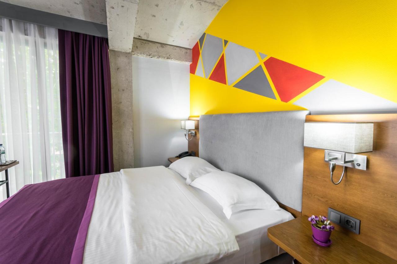 טביליסי Hotel Adora מראה חיצוני תמונה