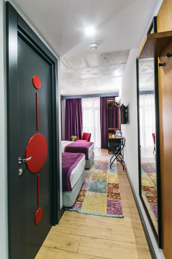 טביליסי Hotel Adora מראה חיצוני תמונה