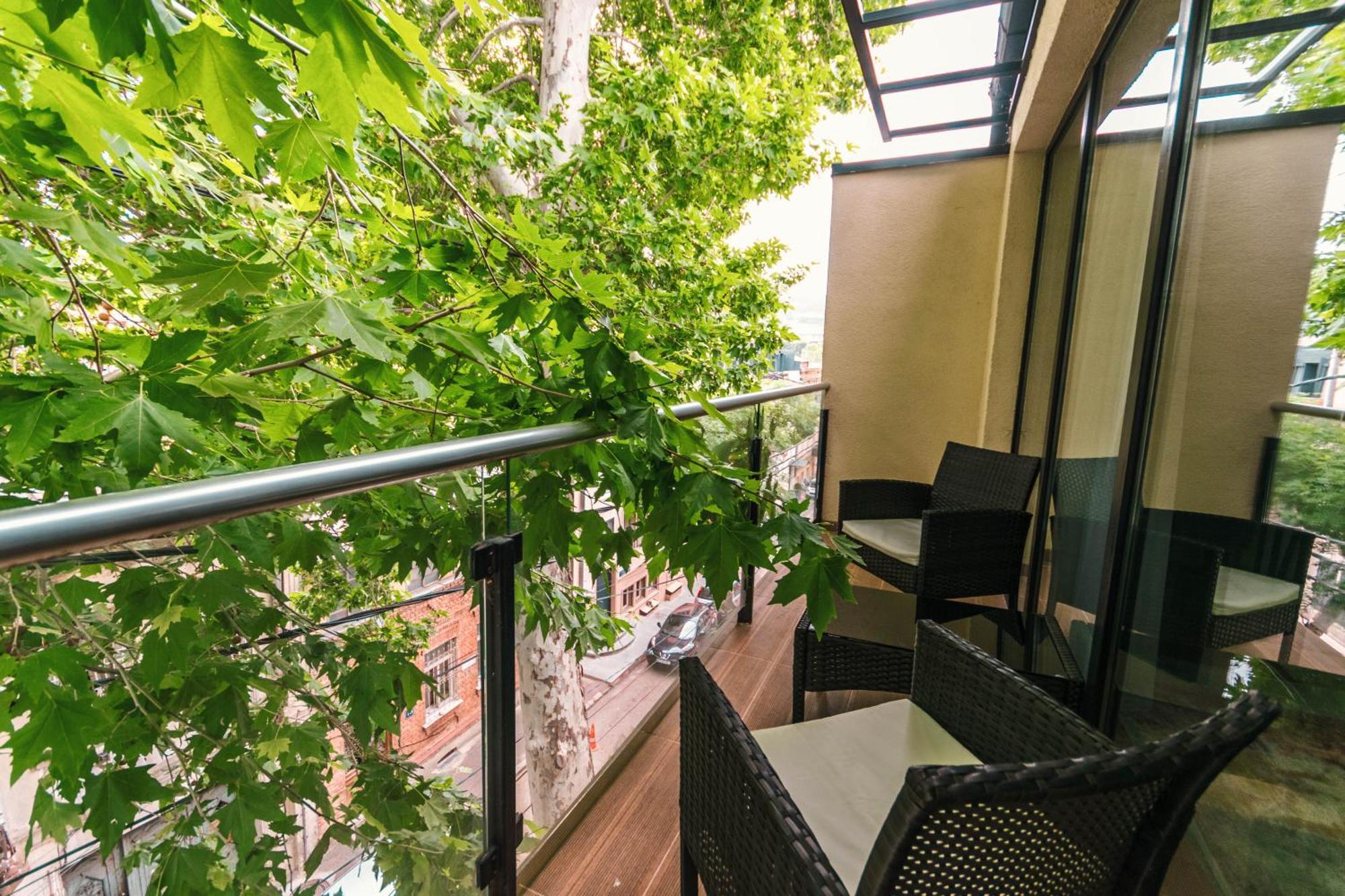 טביליסי Hotel Adora מראה חיצוני תמונה