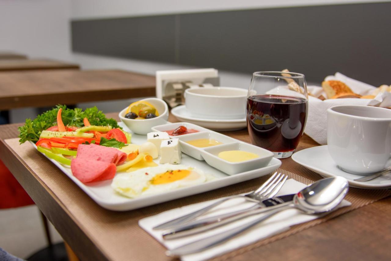 טביליסי Hotel Adora מראה חיצוני תמונה