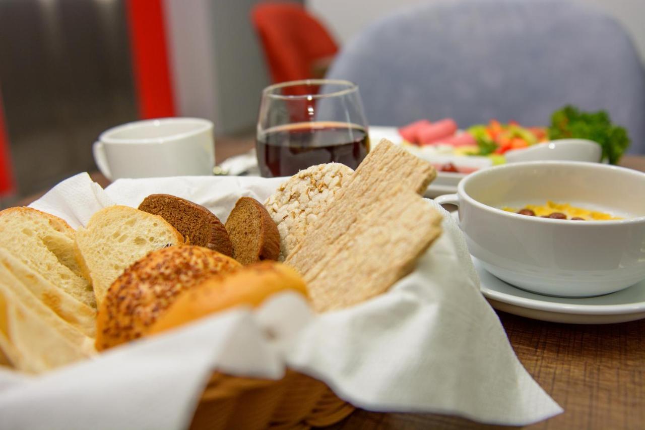 טביליסי Hotel Adora מראה חיצוני תמונה